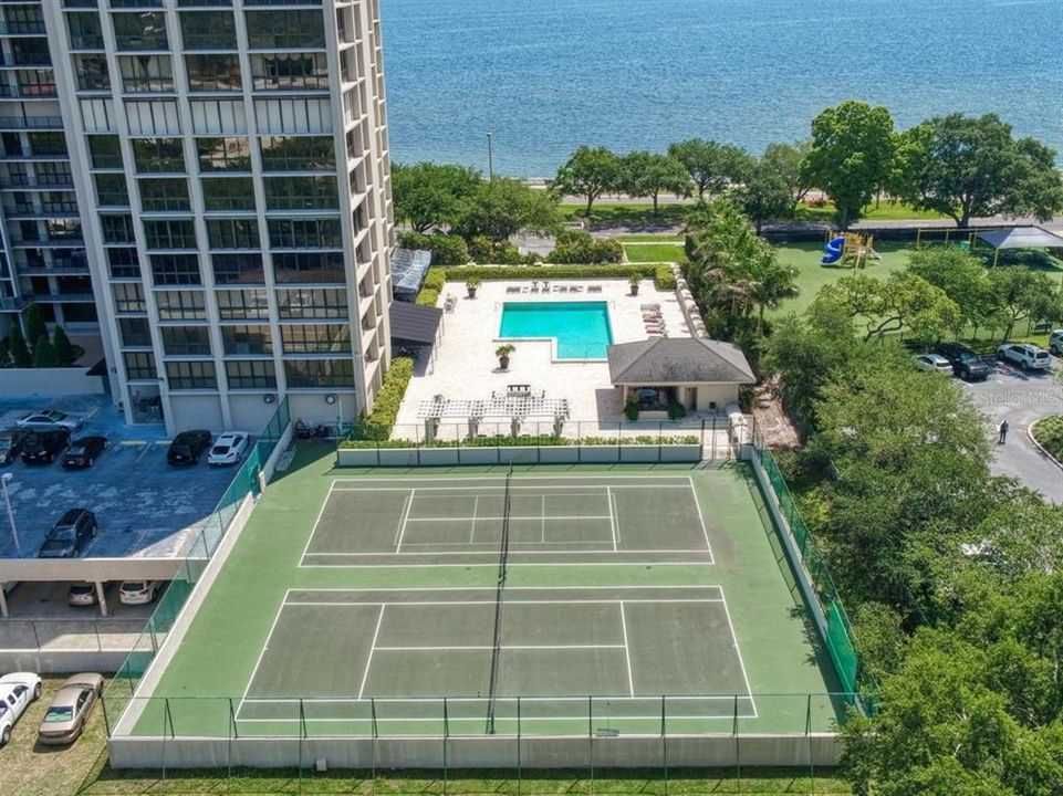 Active With Contract: $4,500 (2 beds, 2 baths, 1702 Square Feet)