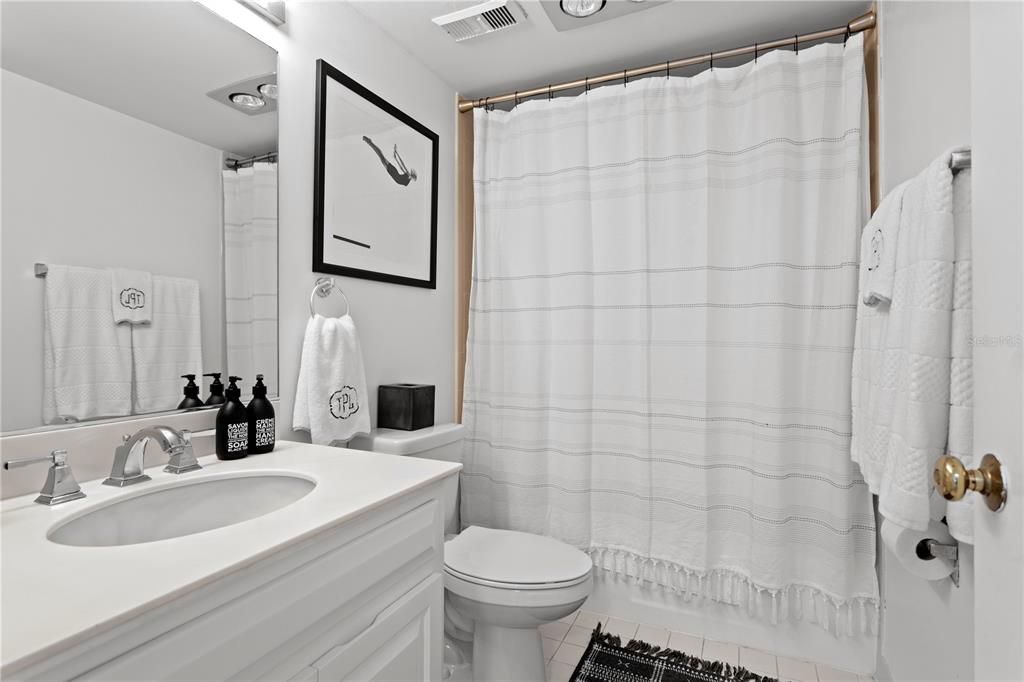 Active With Contract: $4,500 (2 beds, 2 baths, 1702 Square Feet)