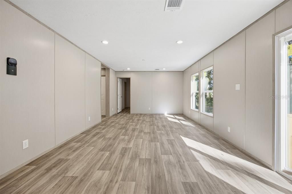 待售: $289,000 (4 贝兹, 2 浴室, 1904 平方英尺)