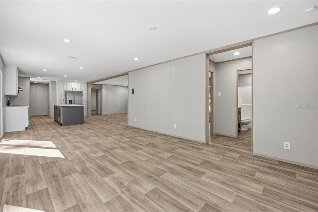 待售: $289,000 (4 贝兹, 2 浴室, 1904 平方英尺)