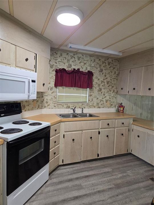 For Rent: $1,500 (2 beds, 2 baths, 950 Square Feet)