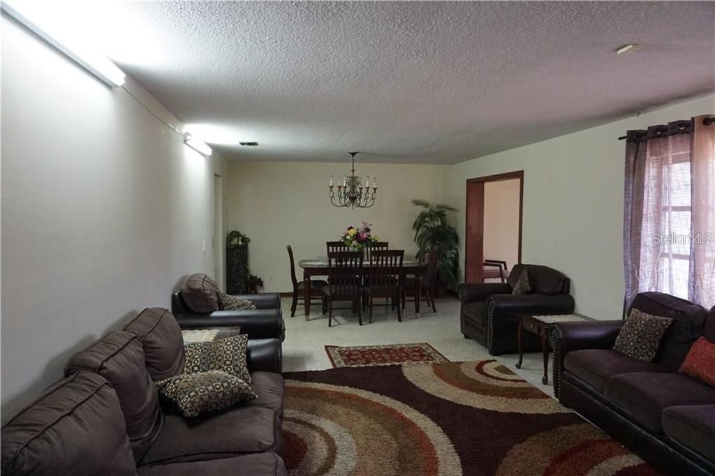 出租: $2,500 (4 贝兹, 3 浴室, 1733 平方英尺)