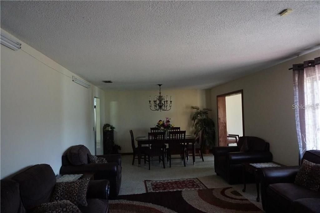 出租: $2,500 (4 贝兹, 3 浴室, 1733 平方英尺)