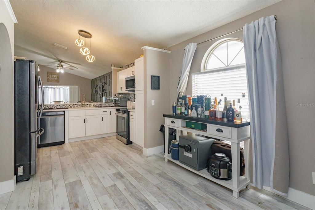 For Rent: $2,500 (3 beds, 2 baths, 1544 Square Feet)