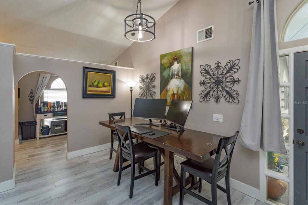 For Rent: $2,500 (3 beds, 2 baths, 1544 Square Feet)