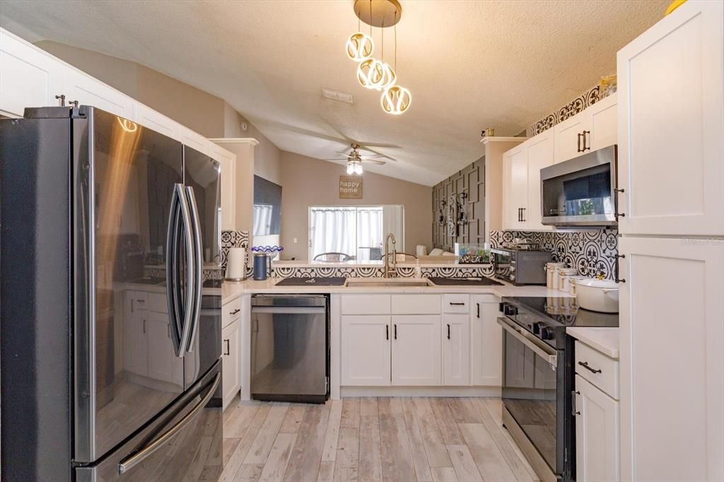 For Rent: $2,500 (3 beds, 2 baths, 1544 Square Feet)