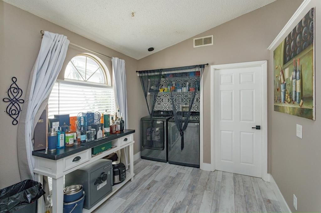 For Rent: $2,500 (3 beds, 2 baths, 1544 Square Feet)