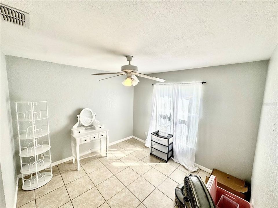 For Sale: $210,000 (3 beds, 2 baths, 1056 Square Feet)