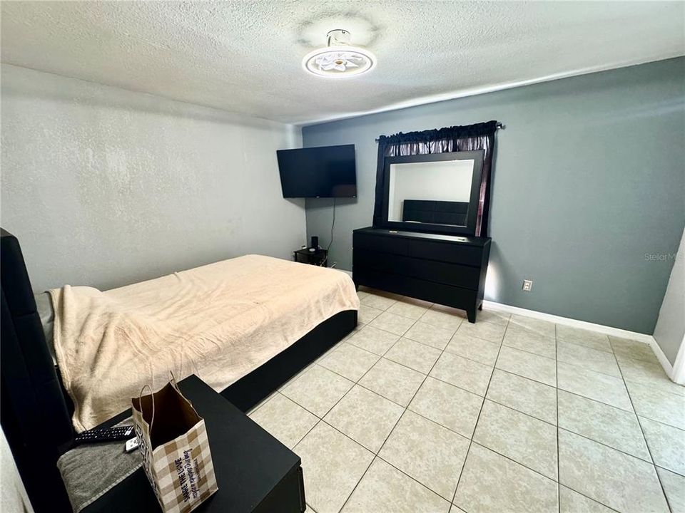 For Sale: $210,000 (3 beds, 2 baths, 1056 Square Feet)