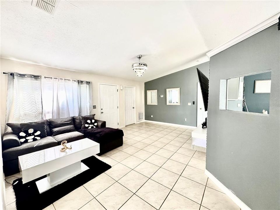 For Sale: $210,000 (3 beds, 2 baths, 1056 Square Feet)