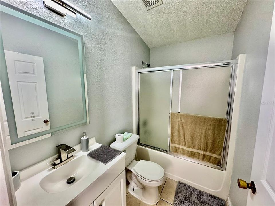 For Sale: $210,000 (3 beds, 2 baths, 1056 Square Feet)