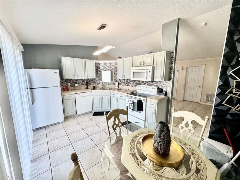 For Sale: $210,000 (3 beds, 2 baths, 1056 Square Feet)