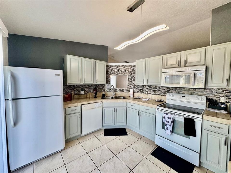 For Sale: $210,000 (3 beds, 2 baths, 1056 Square Feet)