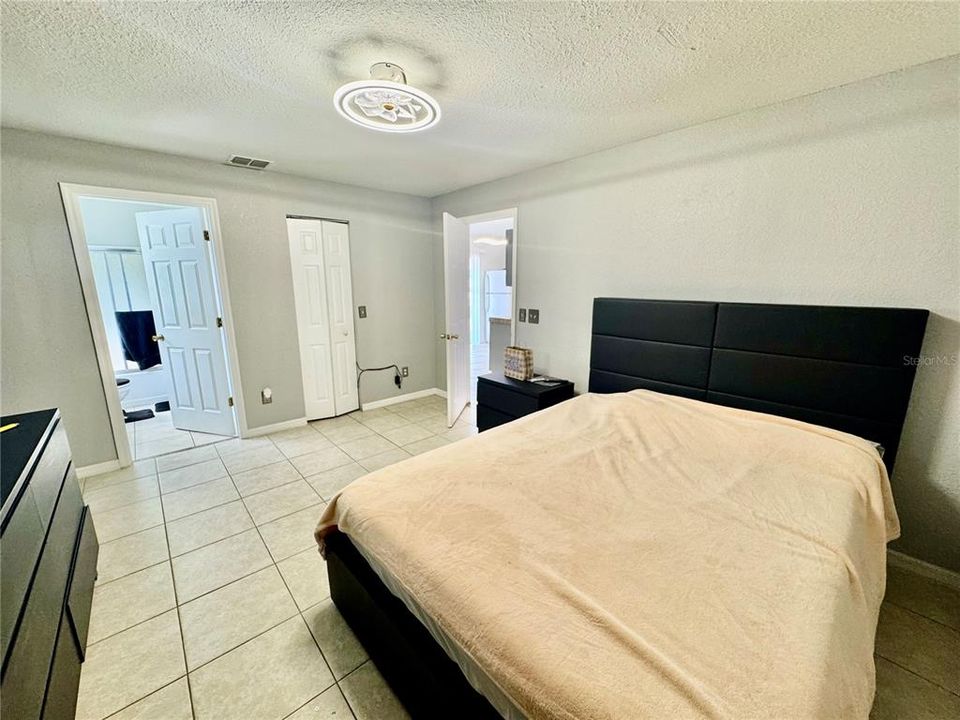 For Sale: $210,000 (3 beds, 2 baths, 1056 Square Feet)