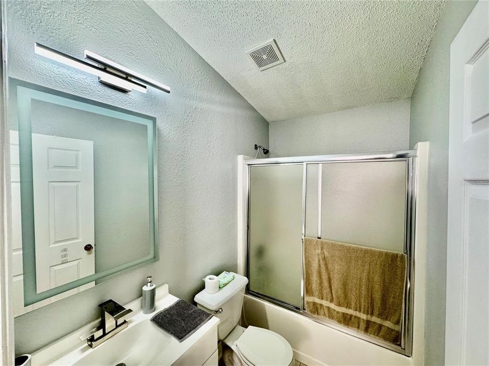 For Sale: $210,000 (3 beds, 2 baths, 1056 Square Feet)