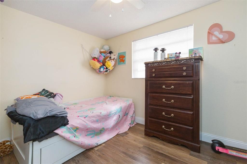 待售: $310,000 (3 贝兹, 1 浴室, 1265 平方英尺)