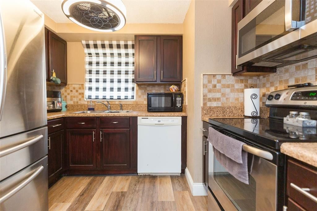 待售: $310,000 (3 贝兹, 1 浴室, 1265 平方英尺)