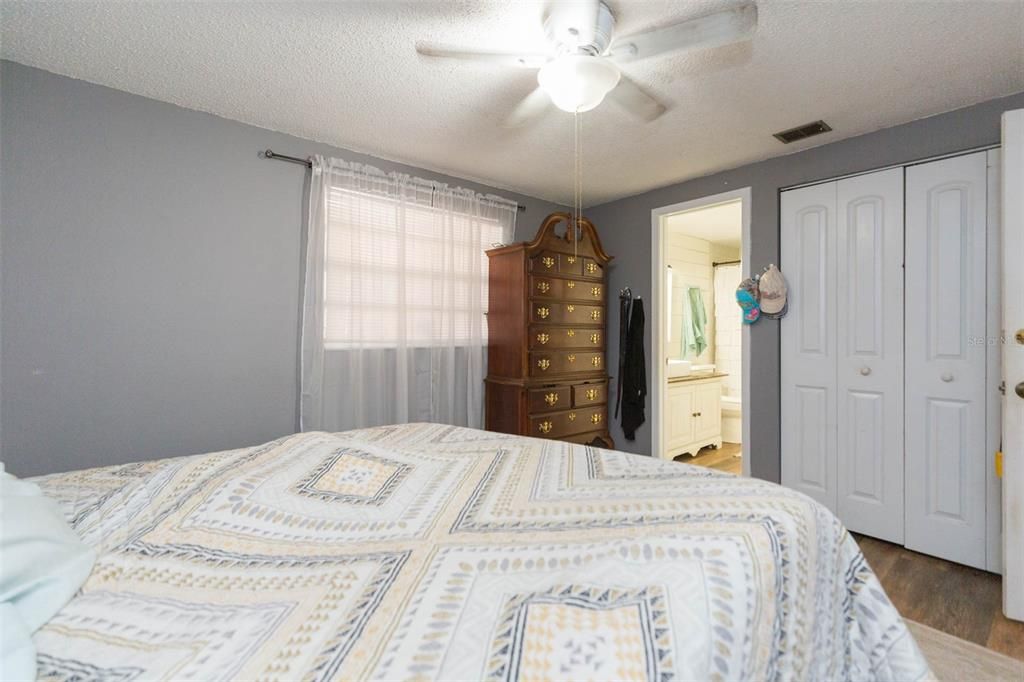 待售: $310,000 (3 贝兹, 1 浴室, 1265 平方英尺)