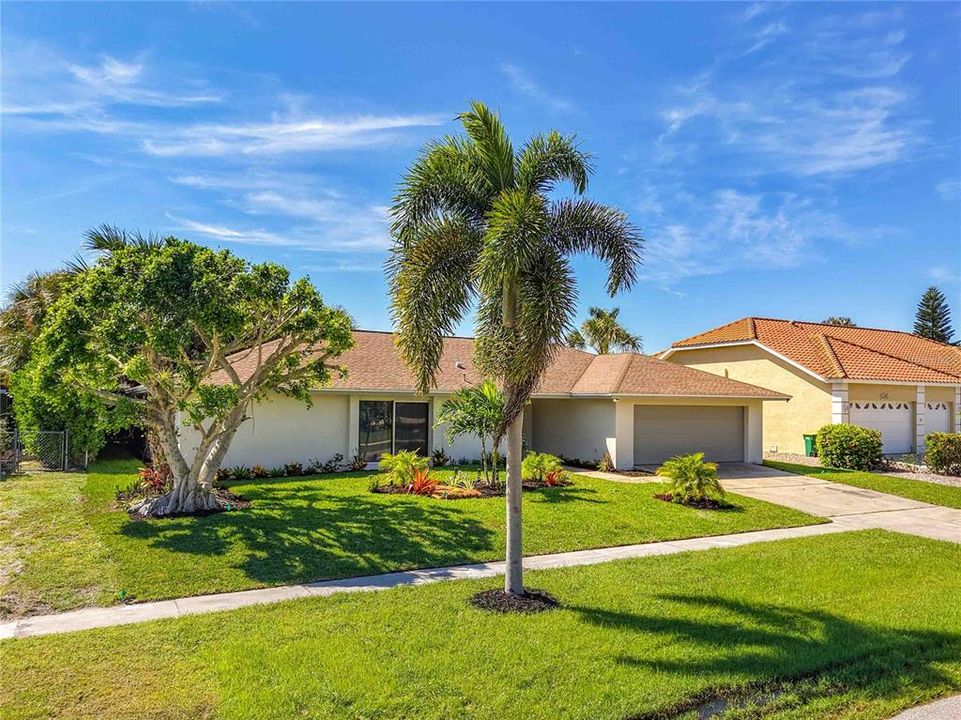 En Venta: $1,197,000 (3 camas, 3 baños, 2240 Pies cuadrados)