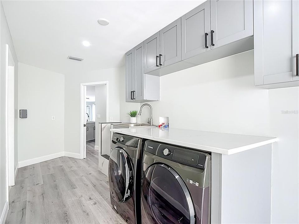 En Venta: $1,197,000 (3 camas, 3 baños, 2240 Pies cuadrados)