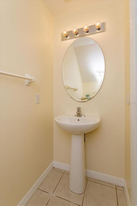 For Sale: $449,000 (6 beds, 4 baths, 2934 Square Feet)