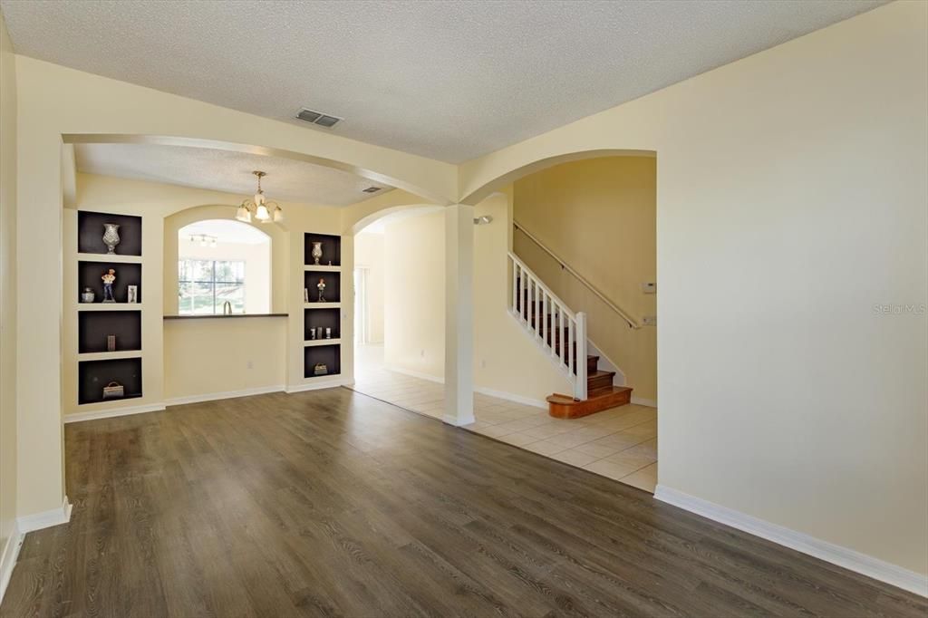 For Sale: $449,000 (6 beds, 4 baths, 2934 Square Feet)