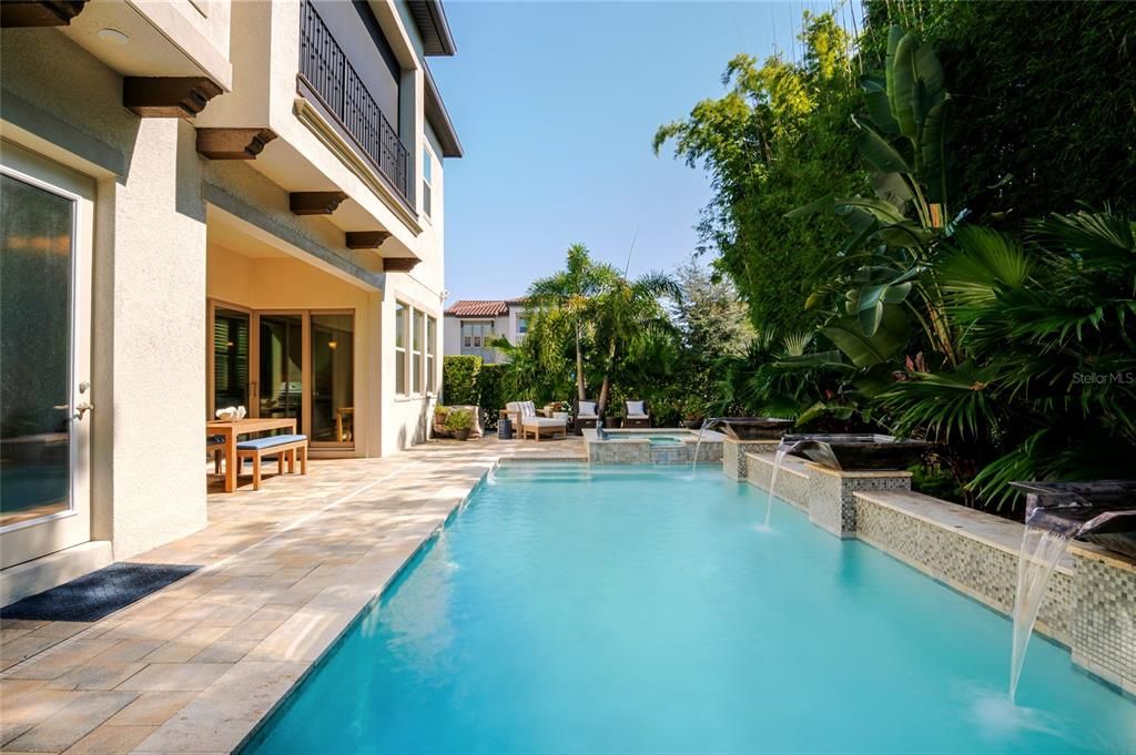 Activo con contrato: $1,350,000 (4 camas, 4 baños, 3665 Pies cuadrados)