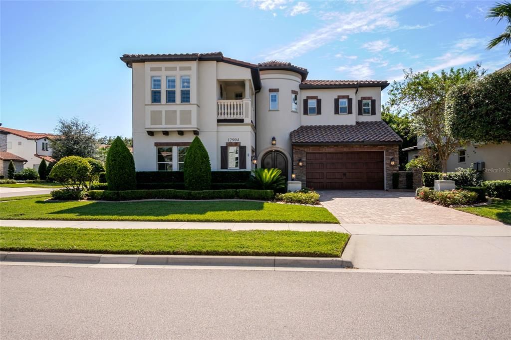 Activo con contrato: $1,350,000 (4 camas, 4 baños, 3665 Pies cuadrados)