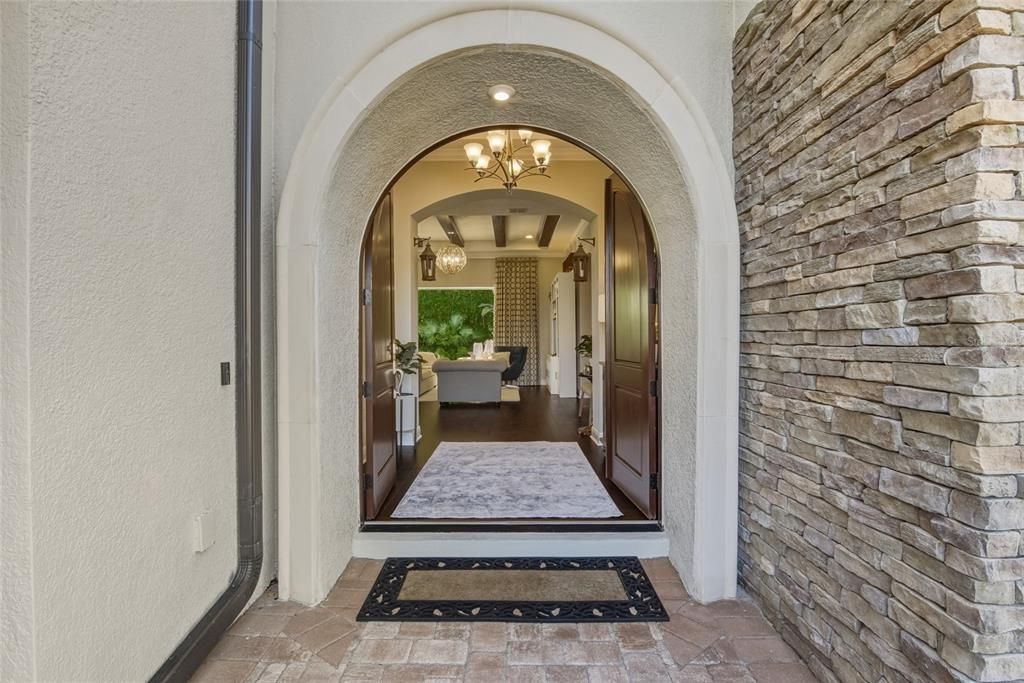 Activo con contrato: $1,350,000 (4 camas, 4 baños, 3665 Pies cuadrados)