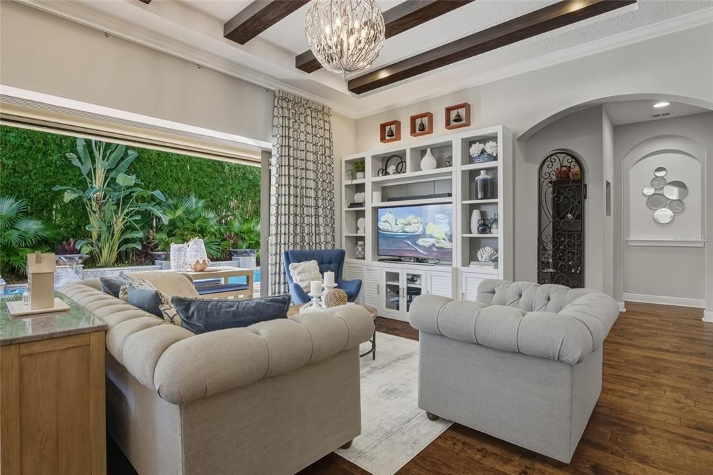 Activo con contrato: $1,350,000 (4 camas, 4 baños, 3665 Pies cuadrados)