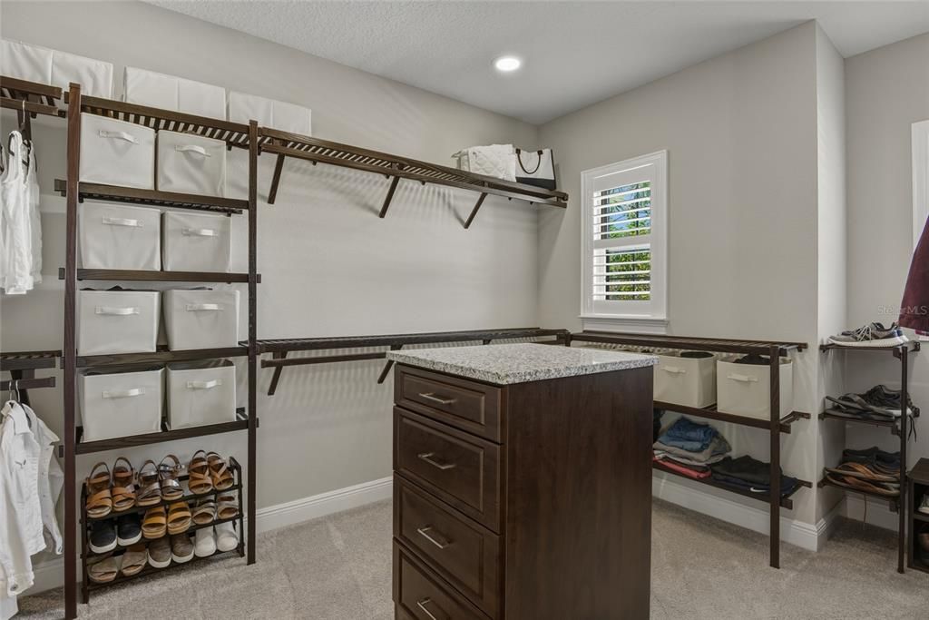 Activo con contrato: $1,350,000 (4 camas, 4 baños, 3665 Pies cuadrados)