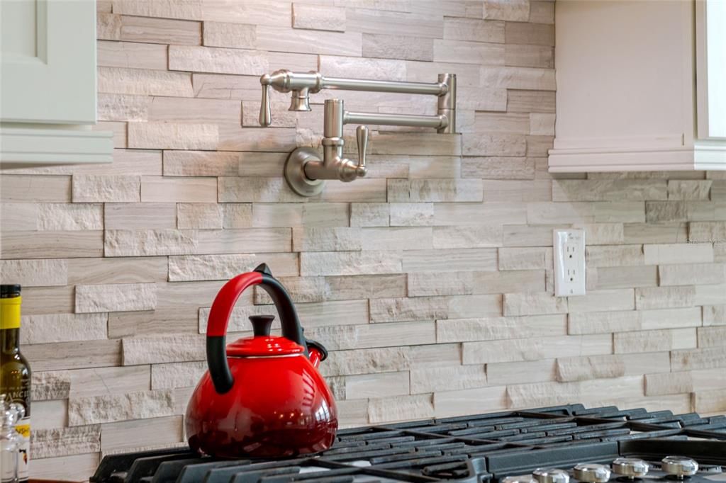 Activo con contrato: $1,350,000 (4 camas, 4 baños, 3665 Pies cuadrados)