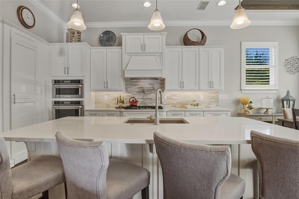 Activo con contrato: $1,350,000 (4 camas, 4 baños, 3665 Pies cuadrados)