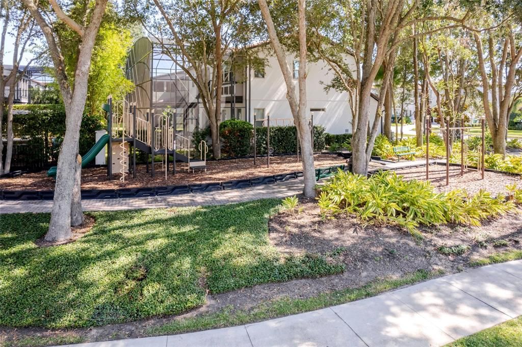 Activo con contrato: $1,350,000 (4 camas, 4 baños, 3665 Pies cuadrados)