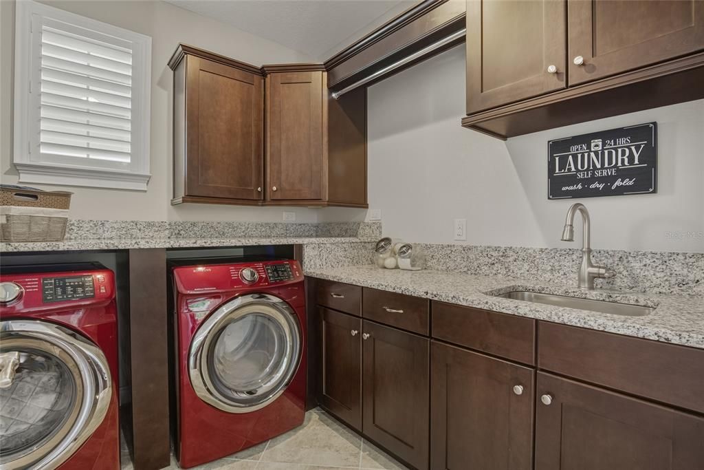 Activo con contrato: $1,350,000 (4 camas, 4 baños, 3665 Pies cuadrados)