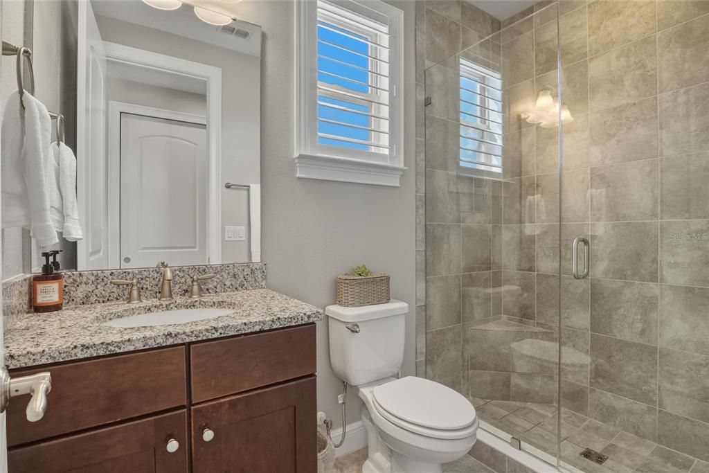 Activo con contrato: $1,350,000 (4 camas, 4 baños, 3665 Pies cuadrados)