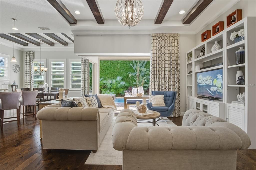 Activo con contrato: $1,350,000 (4 camas, 4 baños, 3665 Pies cuadrados)