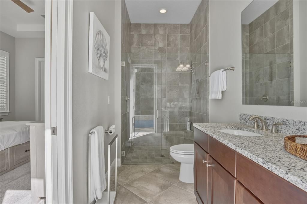 Activo con contrato: $1,350,000 (4 camas, 4 baños, 3665 Pies cuadrados)