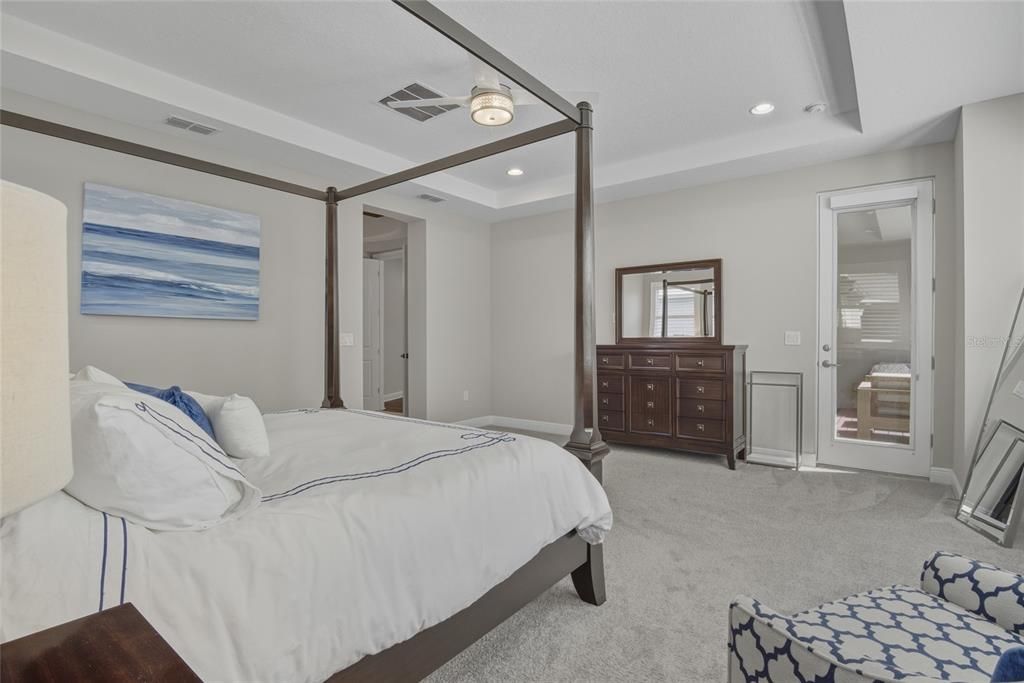 Activo con contrato: $1,350,000 (4 camas, 4 baños, 3665 Pies cuadrados)