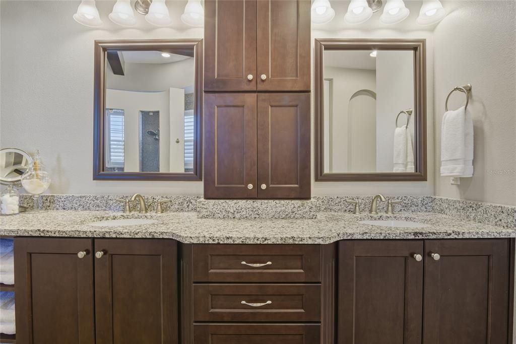 Activo con contrato: $1,350,000 (4 camas, 4 baños, 3665 Pies cuadrados)