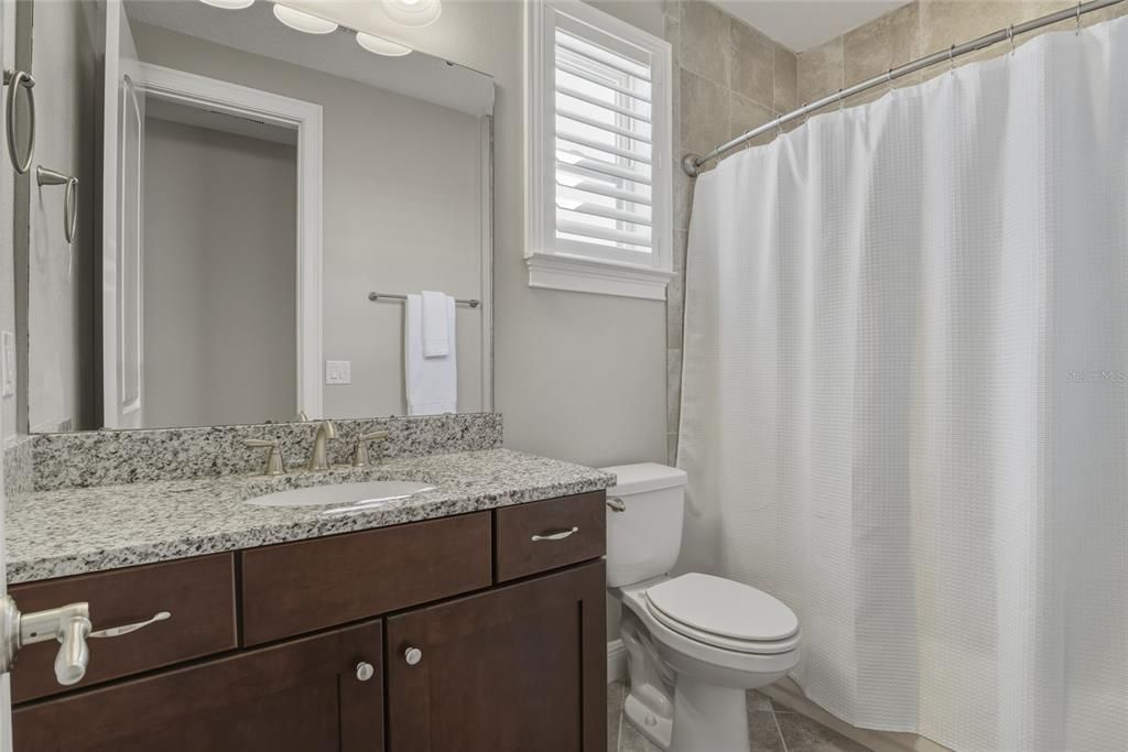 Activo con contrato: $1,350,000 (4 camas, 4 baños, 3665 Pies cuadrados)