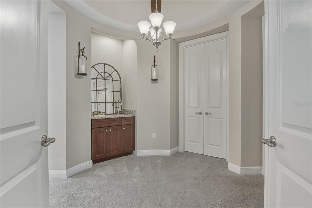 Activo con contrato: $1,350,000 (4 camas, 4 baños, 3665 Pies cuadrados)