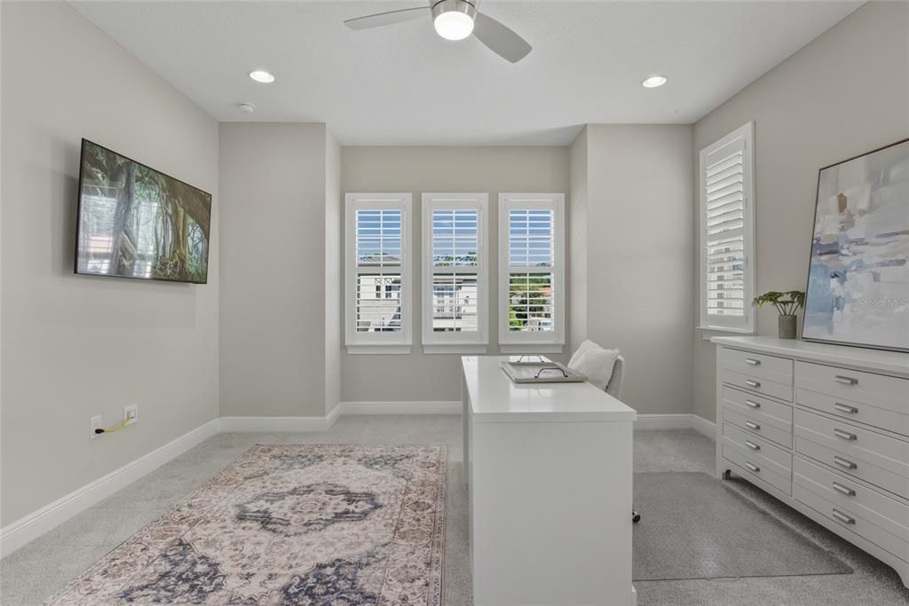 Activo con contrato: $1,350,000 (4 camas, 4 baños, 3665 Pies cuadrados)