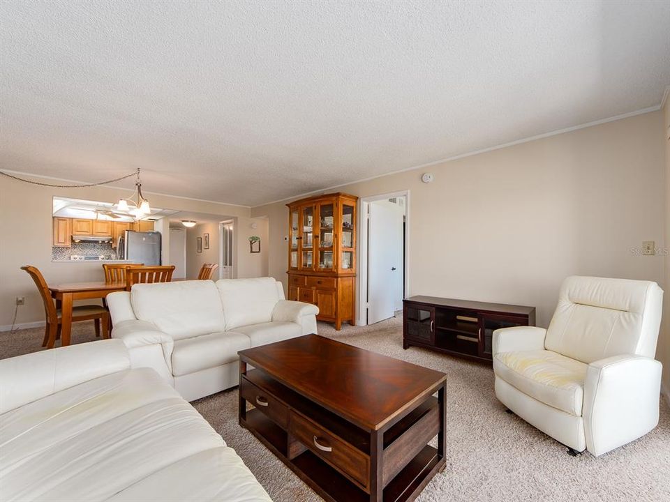 待售: $475,000 (2 贝兹, 2 浴室, 966 平方英尺)