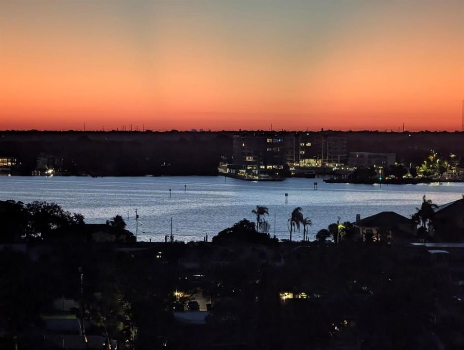 待售: $475,000 (2 贝兹, 2 浴室, 966 平方英尺)