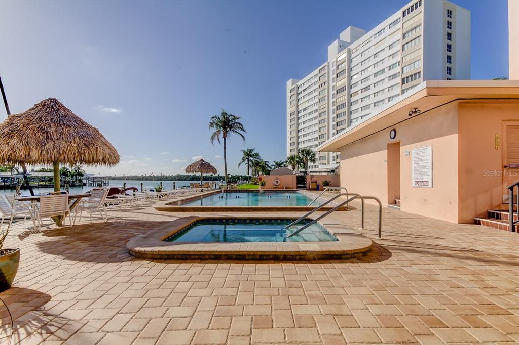 待售: $475,000 (2 贝兹, 2 浴室, 966 平方英尺)