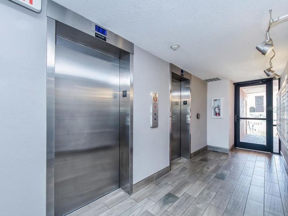 待售: $475,000 (2 贝兹, 2 浴室, 966 平方英尺)