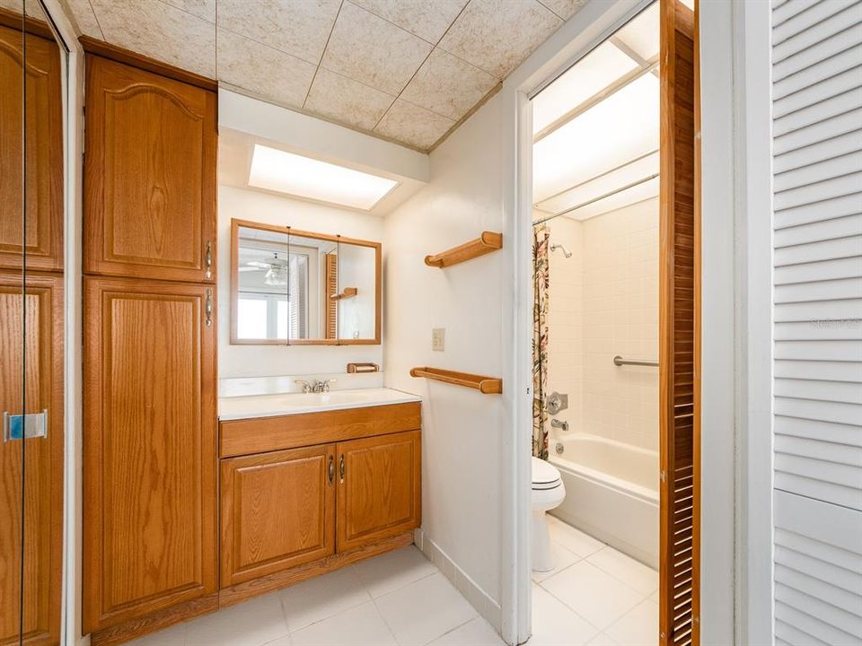 待售: $475,000 (2 贝兹, 2 浴室, 966 平方英尺)