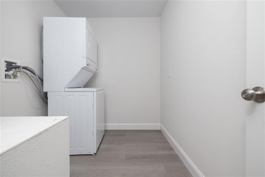 For Sale: $330,000 (3 beds, 2 baths, 1354 Square Feet)