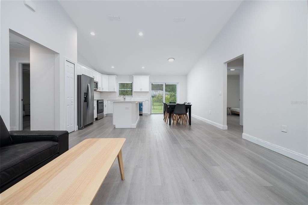 For Sale: $330,000 (3 beds, 2 baths, 1354 Square Feet)